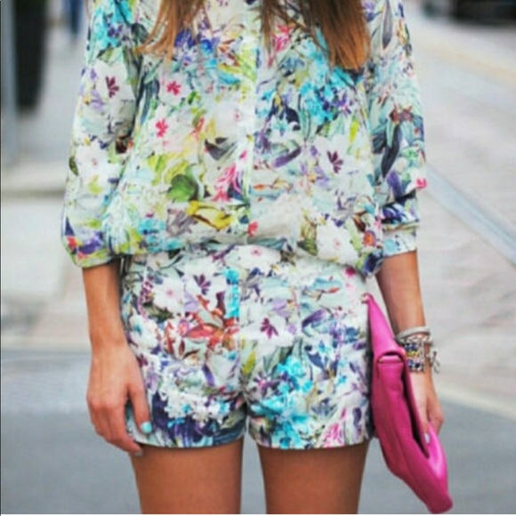 ZARA Floral Shorts - Picture 1 of 2